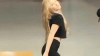 Nancy Momoland Sexy dance