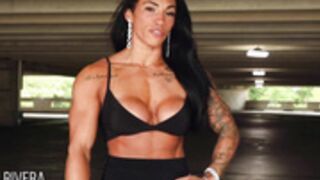 Thicc muscle girl pushups