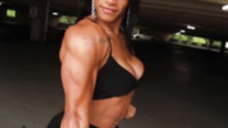 Thicc muscle girl pushups