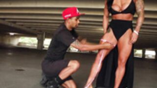 Thicc muscle girl pushups