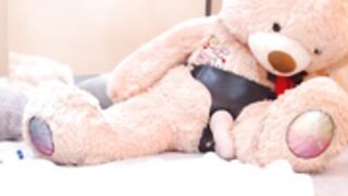 Lucia Saanvi Finger He Sweet Pussy for You!