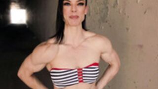 Anne Hathaway but with muscle