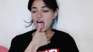 2022-10-10 anne-white nude pussy fingering