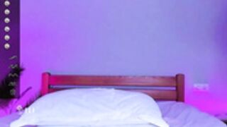 kittymeow_xxx streams for 2.5 yrs. looks same