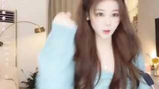 Y-baby pubilc nipple show