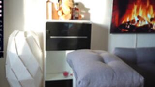 WEBCAM GIRL with ABS DANCING