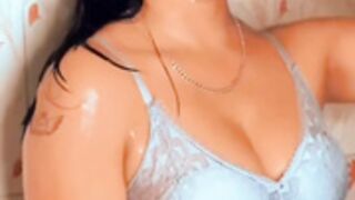 Tictok Star semi nude but very seducing