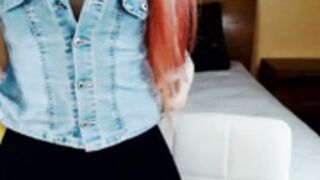 MelaniHewit nip slip or...