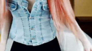 MelaniHewit nip slip or...