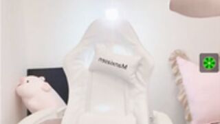 _Monroe nipple show 20221110