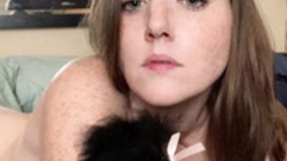 Freckled MILF pillowhumping to quivering orgasm