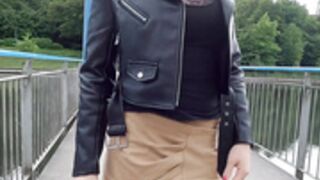 public piss parade 13 draussen am teich mit wet wonder