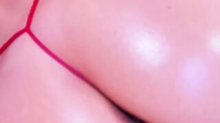 KloeeA oily ass clapping Latina