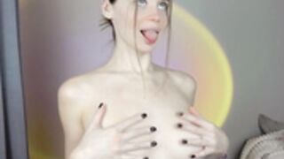 L0la1 Showing Perky Boobs