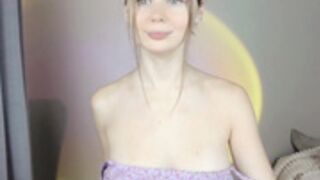 L0la1 Showing Perky Boobs