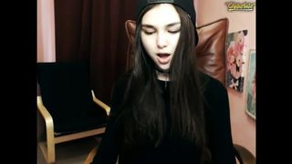 Hollyextra - 18yo boob flash