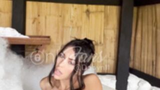 Really cute latina in jacuzi squirts everywhere