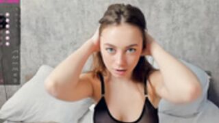 Marywilsoen camgirl 161222 - seethrough bra and doggy