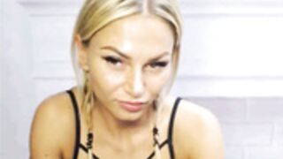 Camgirl Blonde Flexes Biceps