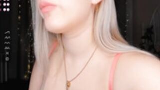 Margolori WHITE BITCH FUCKING HER WHITE PUSSY