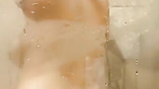 Sabrina Janssen Shower