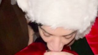 Lissa Aires Santa's cummin to town