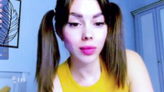 hottie_lola  2022-12-15 petite teen's cuteness
