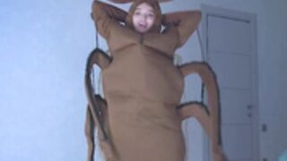 Seltin If you can jerk off to a Cockroach I salute you
