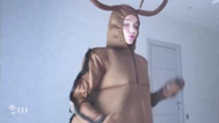 Seltin If you can jerk off to a Cockroach I salute you