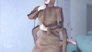 Seltin If you can jerk off to a Cockroach I salute you