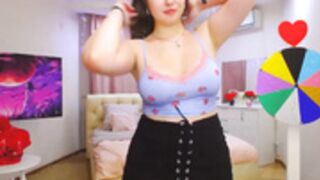 AdmireMyEyes nice cleavage and flash at 07:55