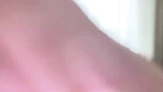 Rubia culona se masturba