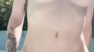 Dainty wilder squats