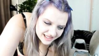 iris_kisskiss handpanties