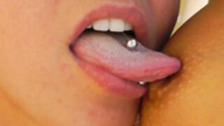 Biggi Bardot am Pool