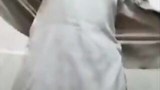 Nice girl show b°°°_s