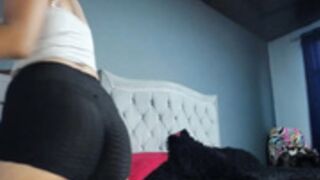 Jessi_4 shaking her ass and spreading ass