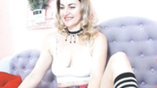 toma milf in skirt