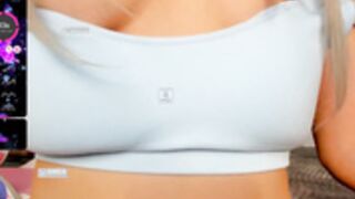 Keizzzy beautiful asian plays her pussy in the sun