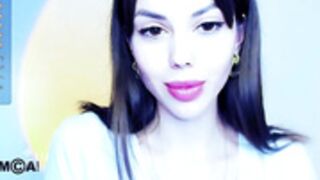 hottie_lola Alien-faced wonder. (Rubs crotch)