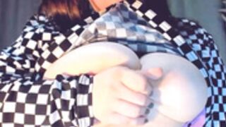 Bbbeth_ squeezing nipples
