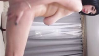 School_Teach lotion applying