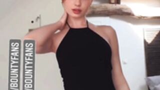 Elizabeth Vasilenko posing