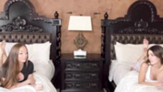 OliviaMae & Angelbaexo Lesbian