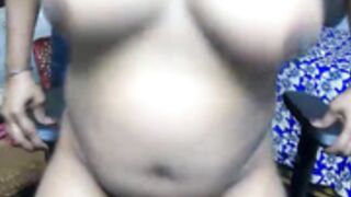 Bong beautyy Showing her naked body