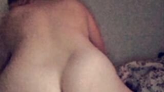 private pige i sin seng