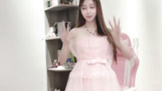 ANNA102 dance + dress change