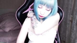 bored, akirahartyx flashes her tits.