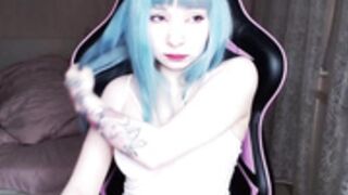 bored, akirahartyx flashes her tits.