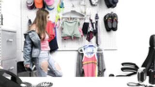 penelope kay follando seguridad tienda SHOPYLFTER